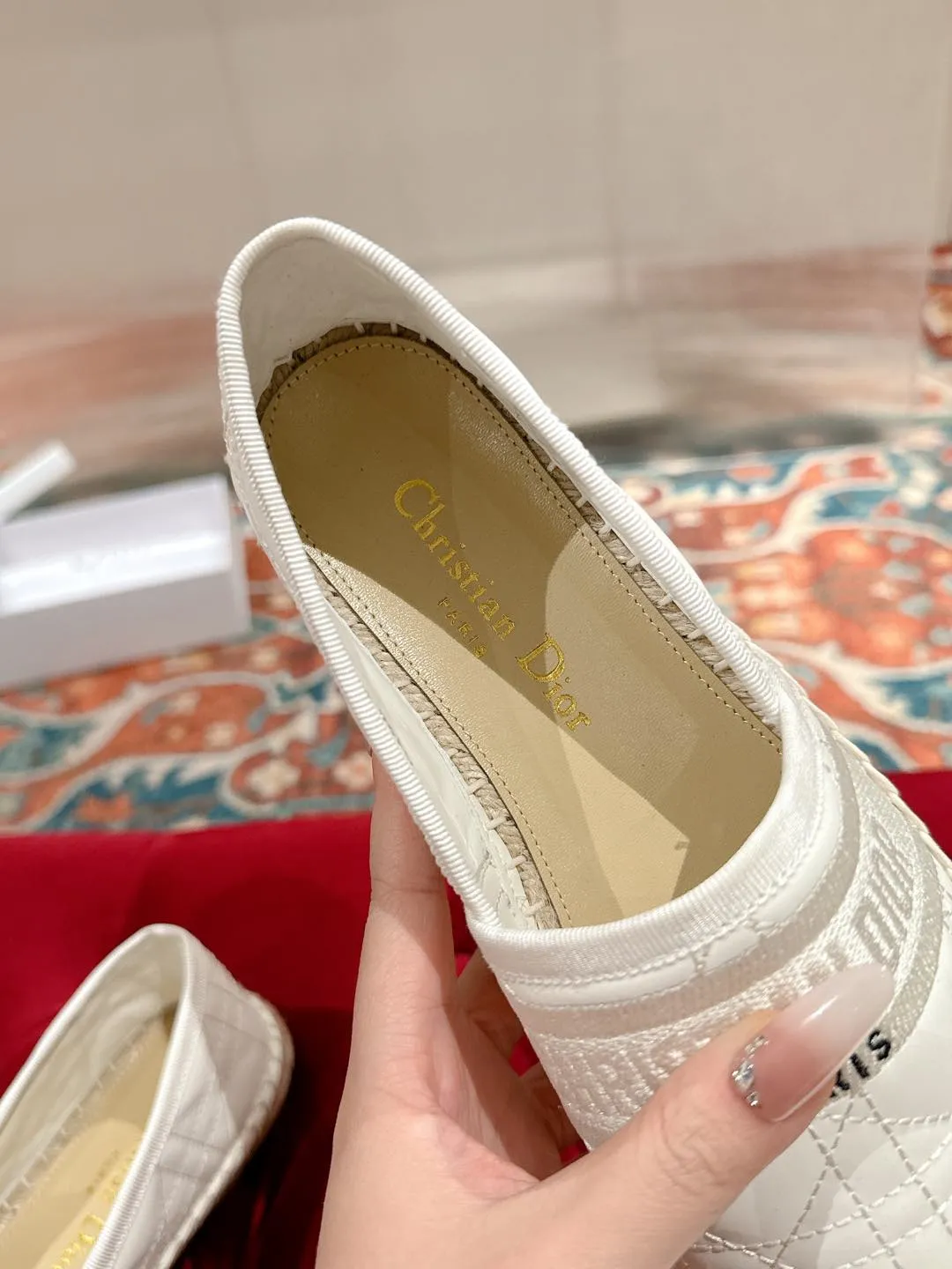 👟👟Ex-factory price 460👟👟 Dior DIOR's new popular early spring fisherman shoes 🆕 Simple, elegant and fashionable, timeless and timeless, it is a classic that will never fade away in the fashion circle, retro fisherman shoes. Original hand-woven surface, electric embroidery technology! Specific cloth surface and rubber outsole. Code number: 35-39 (40.41 customized, non-refundable)